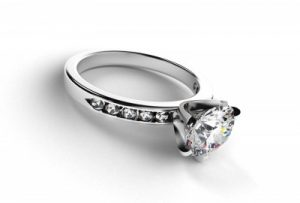 כמה צריך להשקיע בטבעת אירוסין?